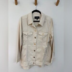Womens beige jean jacket. Size large. Brand new without tags.
Liver pool brand.